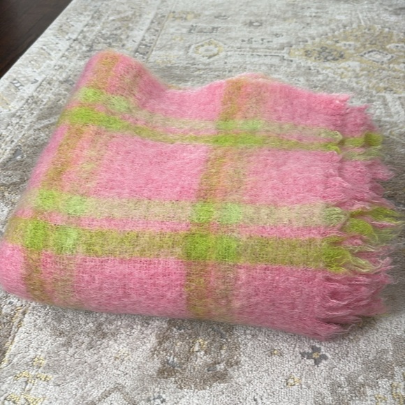 Donegal Design Hand Woven Mohair Throw - Picture 4 of 7